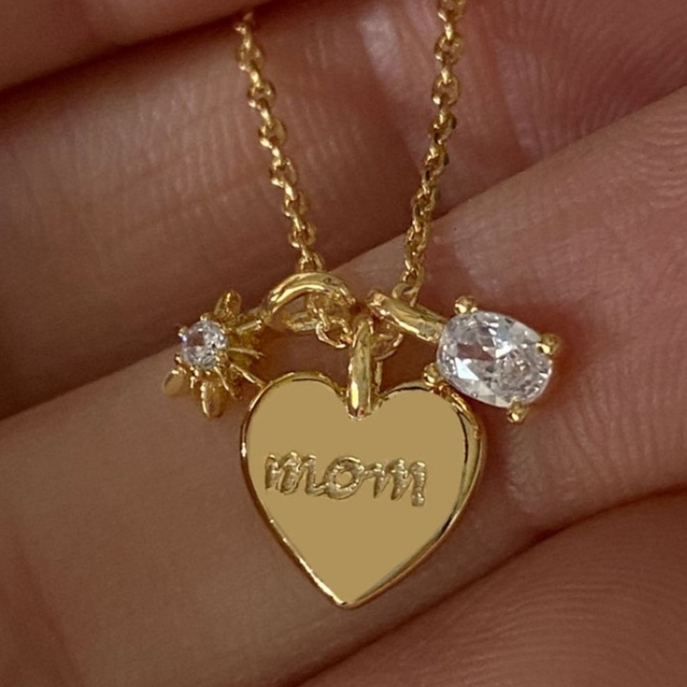 🎁🎁Gold Heart 'Mom' Pendant Necklace with Charms